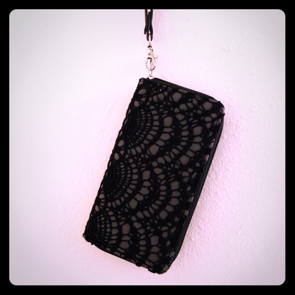 Laced Wristlet 🖤